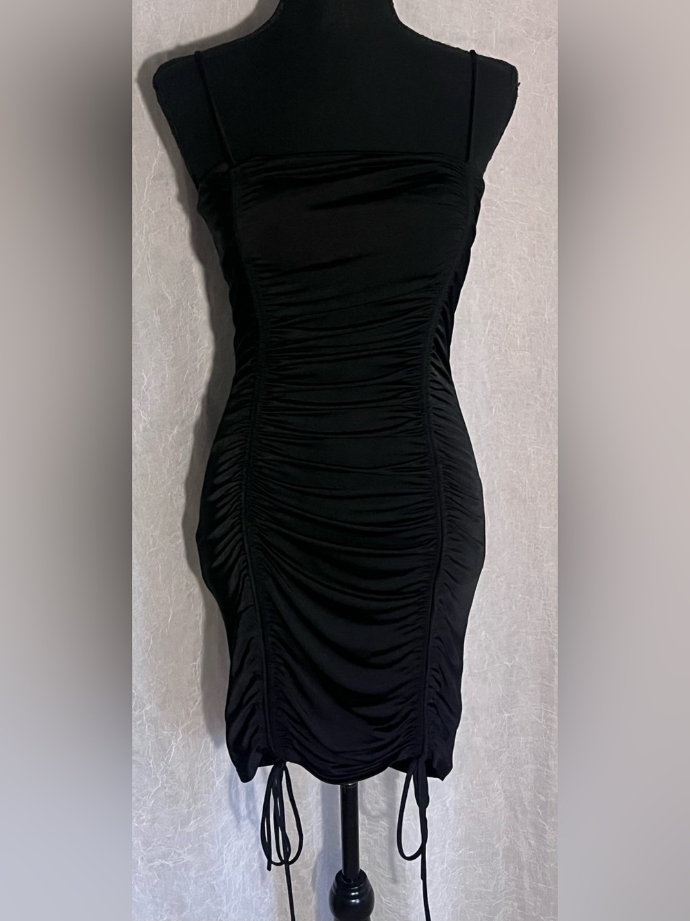 AKIRA Black Ruched Spaghetti-Strap Mini bodycon dress
